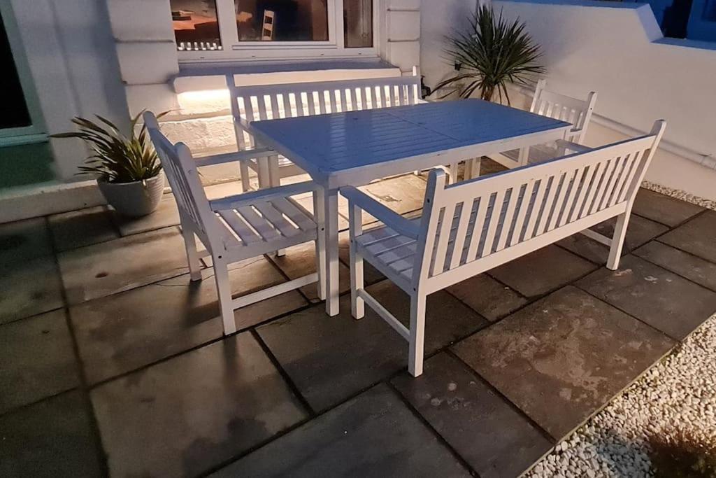 Beach View, 4 Bedroom House Opposite The Sea! Sleeps 10 Сендгейт Екстериор снимка
