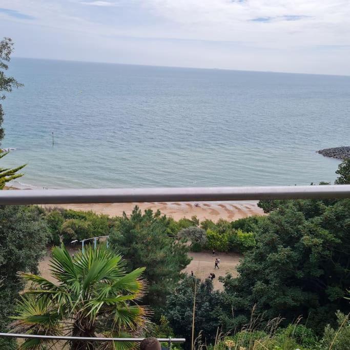 Beach View, 4 Bedroom House Opposite The Sea! Sleeps 10 Сендгейт Екстериор снимка