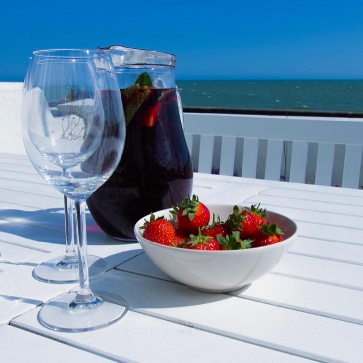 Beach View, 4 Bedroom House Opposite The Sea! Sleeps 10 Сендгейт Екстериор снимка
