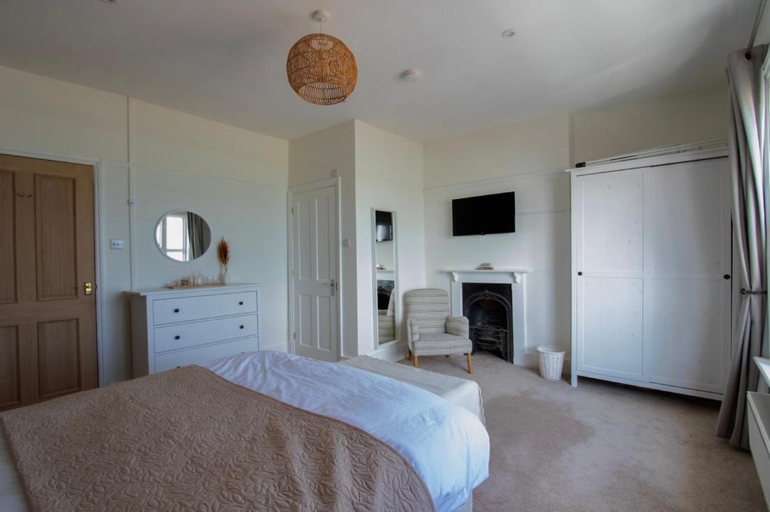Beach View, 4 Bedroom House Opposite The Sea! Sleeps 10 Сендгейт Екстериор снимка