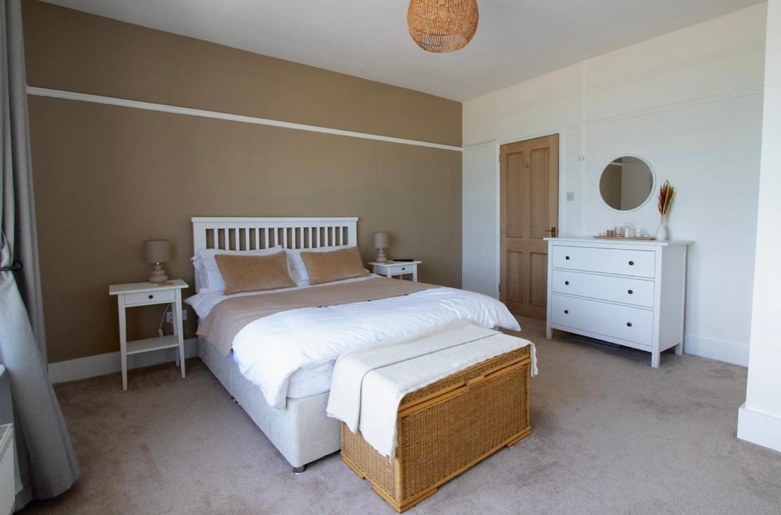 Beach View, 4 Bedroom House Opposite The Sea! Sleeps 10 Сендгейт Екстериор снимка