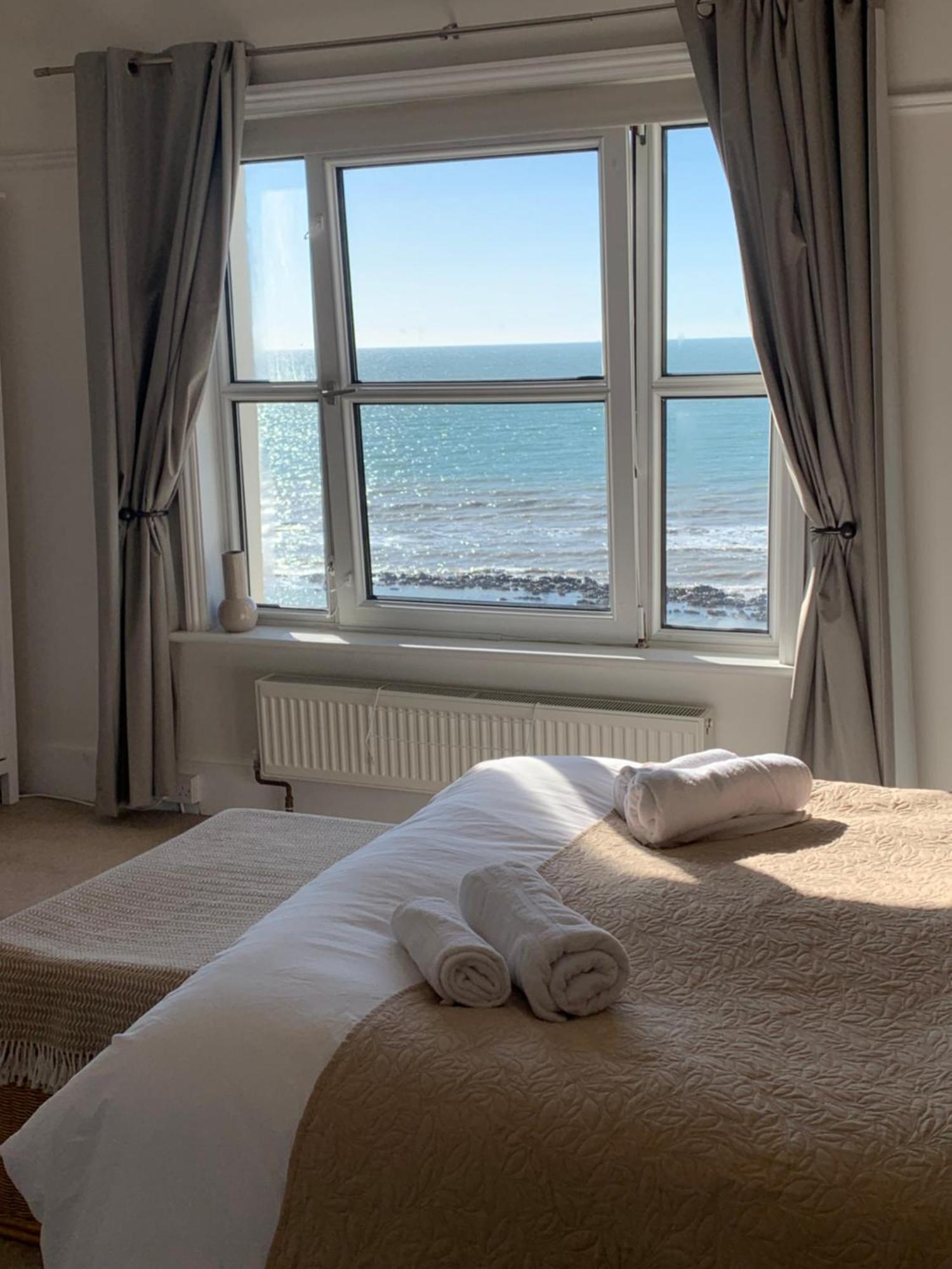 Beach View, 4 Bedroom House Opposite The Sea! Sleeps 10 Сендгейт Екстериор снимка